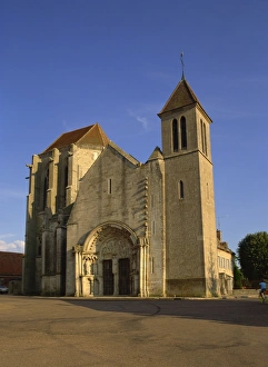 Images Dated 26th November 2007: Former priory, St. Thibault, with exceptional choir and doorway, Auxois