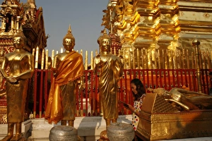 Stereotypical Prints: Procession and Buddha statues in Doi Suthep temple