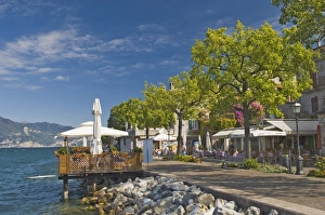 Italian Lake Prints: Promenade cafes