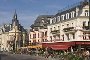 Images Dated 17th September 2008: Promenade at Trouville, Cote Fleurie, Basse Normandie, France, Europe