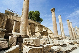 Images Dated 14th October 2007: Propilaeum, Jerash (Gerasa) a Roman Decapolis city, Jordan, Middle East