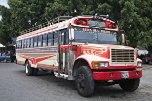 Images Dated 29th November 2007: Public bus, Antigua, Guatemala, Central America