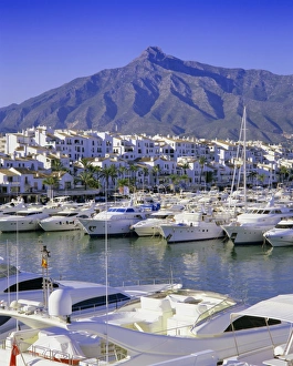 Images Dated 4th September 2008: Puerto Banus
