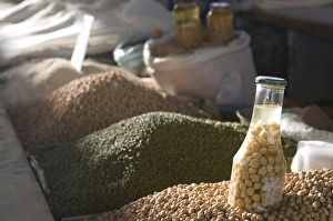Images Dated 12th August 2009: Pulses at market, Samarkand, Uzbekistan, Central Asia, Asia