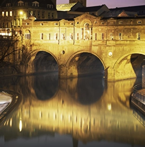 Pulteney Bridge over the River Avon, Bath, UNESCO World Heritage Site, Avon