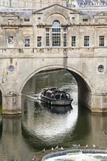 Avon Collection: Pulteney Bridge over the River Avon, Bath, Avon and Somerset, England, United Kingdom, Europe