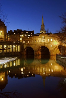 Pulteney bridge and river Avon at night, Bath, UNESCO World Heritage Site