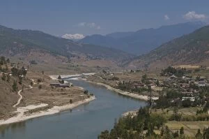 The Punak Tsang Chu River in the wide valley at Wangdue Phodrang, Bhutan, Asia