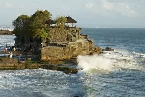 Images Dated 6th August 2006: Pura Tanah Lot temple, Bali, Indonesia, Southeast Asia, Asia