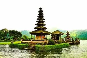 Images Dated 14th December 2008: Pura Ulun Danu Temple, Lake Bratan, Bali, Indonesia, Southeast Asia, Asia