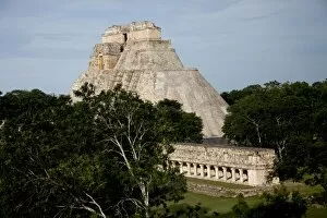 Images Dated 29th October 2009: The Pyramid of the Magician, Uxmal, UNESCO World Heritage Site, Yucatan