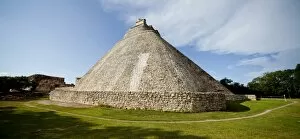 Images Dated 29th October 2009: The Pyramid of the Magician, Uxmal, UNESCO World Heritage Site, Yucatan
