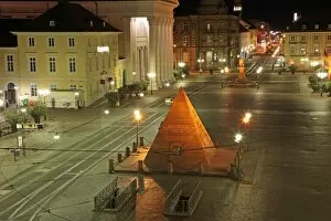 Images Dated 6th November 2010: Pyramid and the Market Square at night, Karlsruhe, Baden-Wurttemberg, Germany, Europe