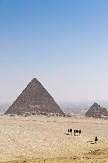 Images Dated 5th February 2009: Pyramids, Giza, UNESCO World Heritage Site, near Cairo, Egypt, North Africa, Africa