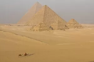 Images Dated 7th November 2009: The Pyramids of Giza, UNESCO World Heritage Site, near Cairo, Egypt, North Africa, Africa