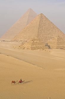 Images Dated 7th November 2009: The Pyramids of Giza, UNESCO World Heritage Site, near Cairo, Egypt, North Africa, Africa