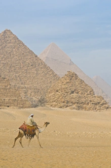 Images Dated 7th November 2009: The Pyramids of Giza, UNESCO World Heritage Site, near Cairo, Egypt, North Africa, Africa