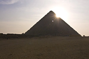 Images Dated 7th November 2009: The Pyramids of Giza, UNESCO World Heritage Site, near Cairo, Egypt, North Africa, Africa