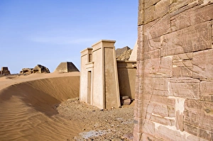 Images Dated 16th September 2005: Pyramids of Meroe, Sudan, Africa