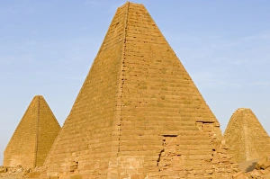 Images Dated 14th September 2005: Pyramids to the west of the temple at Jebel Barkal, UNESCO World Heritage Site
