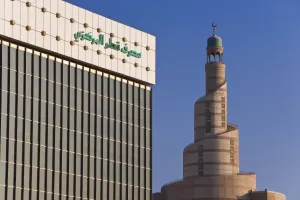 Images Dated 14th December 2007: Qatar Central Bank and the spiral mosque of the Kassem