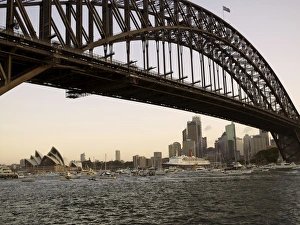 QE2 arriving in Sydney Harbour, New South Wales, Australia, Pacific