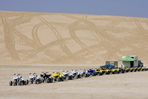 Images Dated 23rd November 2007: Quad bikes, desert dunes, Qatar, Middle East
