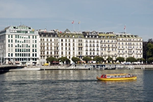 Images Dated 7th September 2009: Quai du Mont Blanc overlooking Lake Geneva, Geneva, Switzerland, Europe