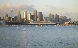Ship Prints: Queen Mary 2 on maiden voyage arriving in Sydney Harbour, New South Wales
