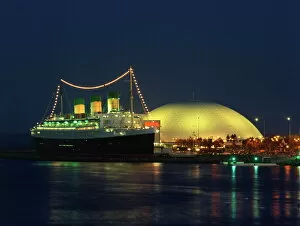 Images Dated 23rd November 2007: Queen Mary and Spruce Goose Dome, Long Beach, California, United States of America