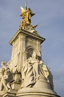 The Queen Victoria Monument, Buckingham Palace, London, England, United Kingdom, Europe