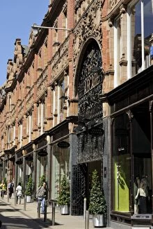 Images Dated 15th June 2010: Queen Victoria Street and the facade of Cross Arcade, Leeds, West Yorkshire