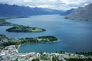 Images Dated 6th August 2008: Queenstown Bay and the Remarkables