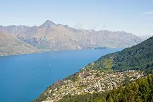 Images Dated 8th April 2011: Queenstown, Lake Wakatipu and the Remarkables Mountains, Otago, South Island, New Zealand, Pacific
