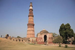 Images Dated 5th January 2007: Qutab Minar Tower, UNESCO World Heritage Site, New Delhi, India, Asia
