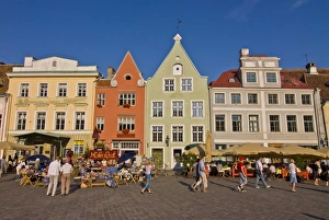 Images Dated 7th August 2006: Raekoja Plats (Town Hall Square), Old Town of Tallinn, UNESCO World Heritage Site