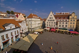 Images Dated 9th August 2006: Raekoja Plats (Town Hall Square), Old Town of Tallinn, UNESCO World Heritage Site
