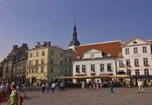 Images Dated 9th August 2006: Raekoja Plats (Town Hall Square), Old Town of Tallinn, UNESCO World Heritage Site