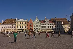 Images Dated 7th August 2006: Raekoja Plats (Town Hall Square), Old Town of Tallinn, UNESCO World Heritage Site