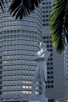 Raffle Prints: Raffles statue