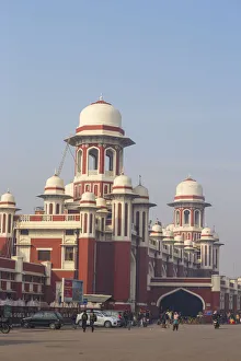 Females Prints: Railway station, Lucknow, Uttar Pradesh, India, Asia