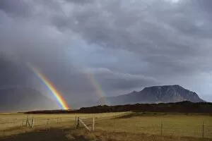 Rainbow over hills , s naefells nes Penins ula, Wes t Iceland, Iceland, Polar Regions