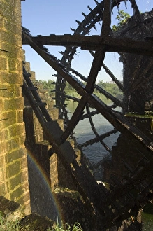 Images Dated 17th January 2000: Rainbow, water wheel on the Orontes River