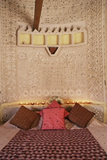 Raised mud reliefs inlaid with mirror on the walls