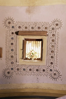 Raised mud reliefs inlaid with mirror on the walls