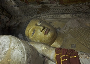 Reclining Buddha, Cave of the Divine King, Dambulla Cave Temple, UNESCO, World Heritage Site, Sri Lanka, Asia