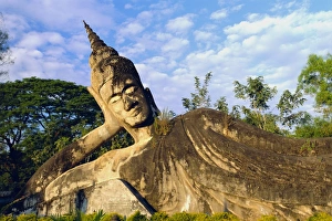 Reclining Buddha statue