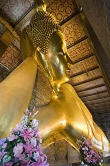 Images Dated 30th December 2007: Reclining Buddha, Wat Pho, Bangkok, Thailand, Southeast Asia, Asia