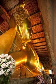 Images Dated 21st March 2010: Reclining Buddha, Wat Pho, Bangkok, Thailand, Southeast Asia, Asia