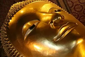 Images Dated 5th August 2006: Reclining Buddha in Wat Po temple, Bangkok, Thailand, Southeast Asia, Asia